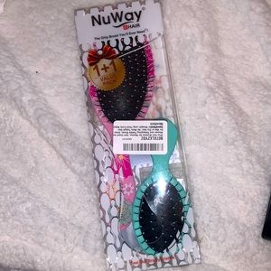 Nu Way 1+1 detangling paddle brushes wet / dry